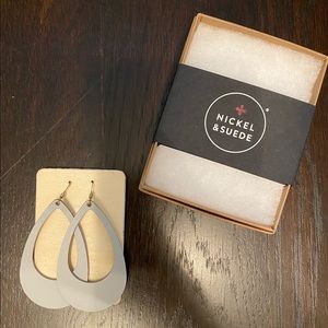 Nickel & Suede - Grey cutout Medium Earring